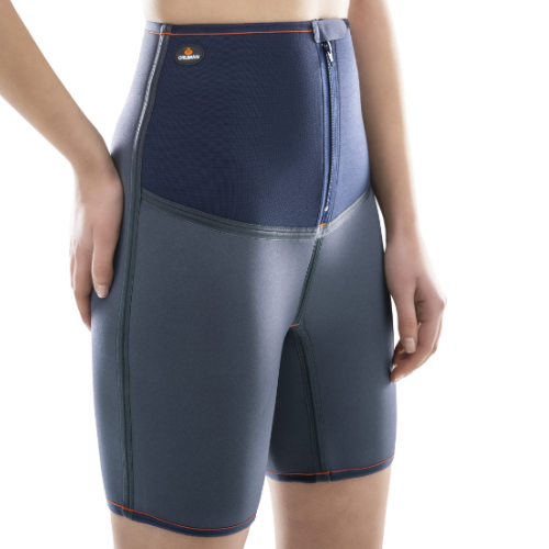 Calção em neoprene cinzento e azul com fecho de correr lateral, vestido e visto de perfil