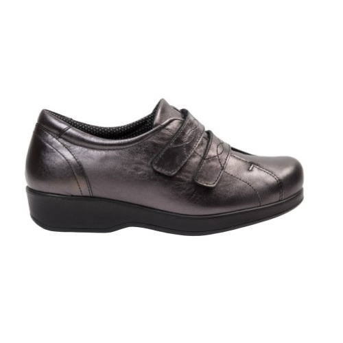 Sapato de senhora cor de chumbo acetinado, com duas tiras de velcro e forro interior às pintas