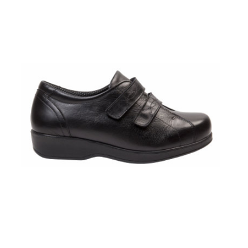 Sapato de senhora preto com duas tiras de velcro e sola de cunha baixa, visto de lado